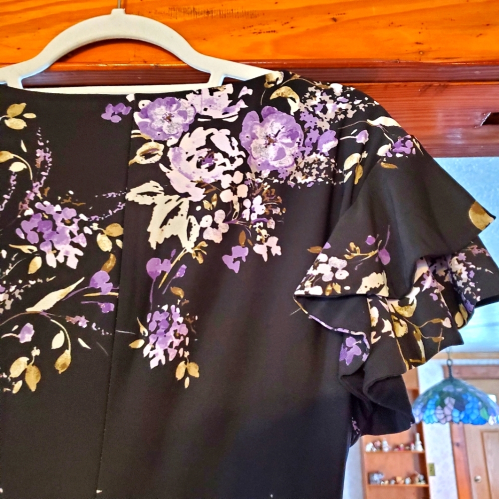 LaurenRL striking, flattering dress!